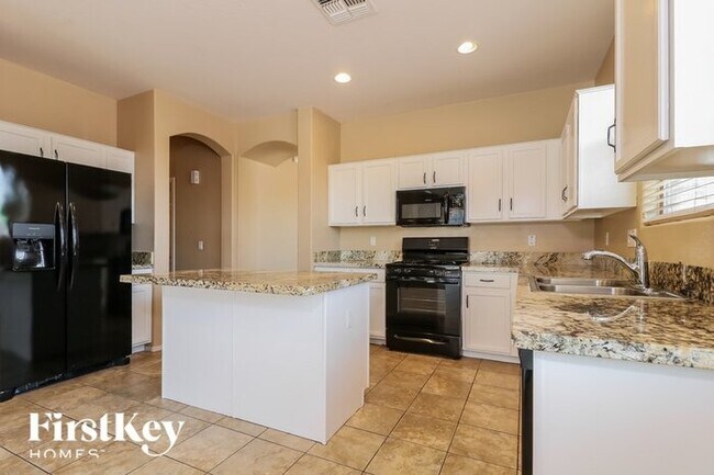 Foto del edificio - 2743 N 153rd Dr