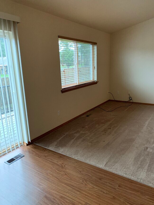 Puerta a la terraza - 16816 32nd Ave E