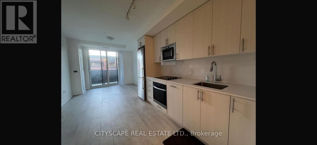 Photo du bâtiment - 2545-2545 Simcoe St N