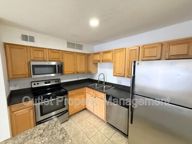 Building Photo - 315 Lakepointe Dr