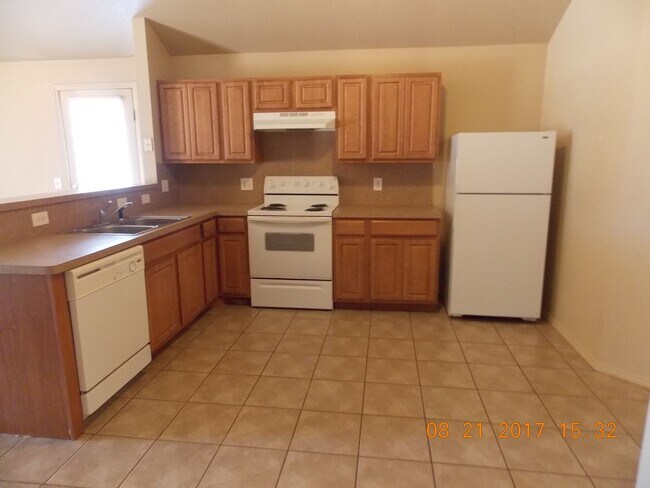 Building Photo - 3 Bed 2 Bath in Yukon