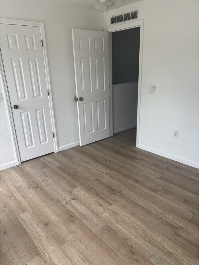 Foto del edificio - 163 Ivy Ln