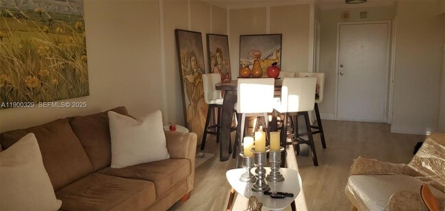 Building Photo - 900 NE 18th Ave