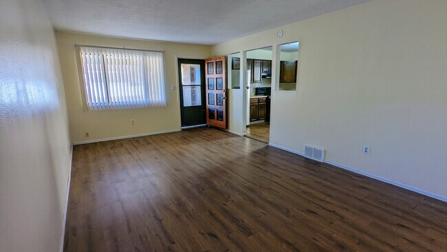 Livingroom - 2036 Vinewood Ln