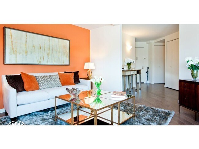 Foto del edificio - 640 W 42nd St