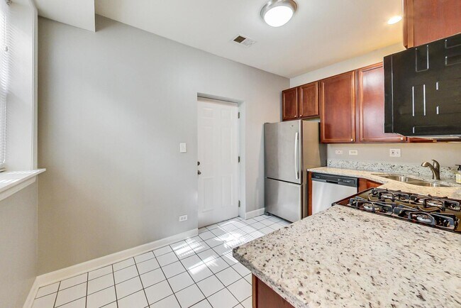Building Photo - 3216 W Berteau Ave