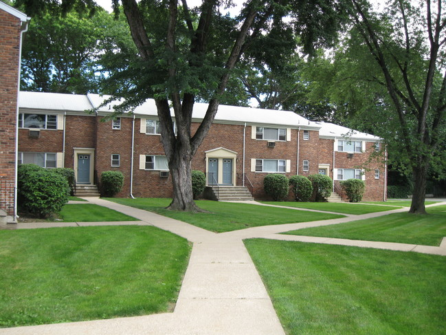 Building Photo - Colonial Heights