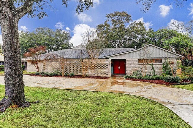 Building Photo - 4930 N Braeswood Blvd