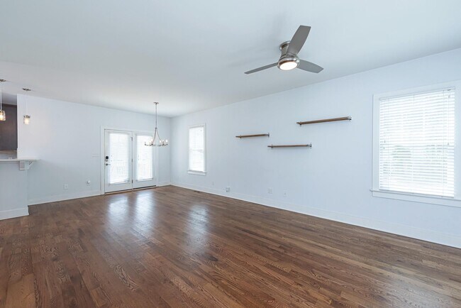 Building Photo - 822 E Lenoir St