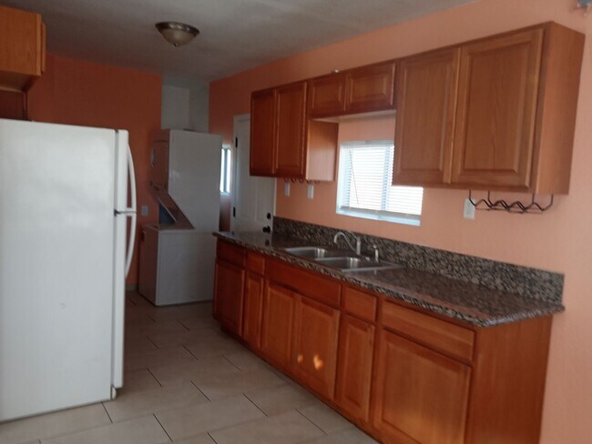 Foto del edificio - Sweet 1 bedroom 1 bath in 29 Palms