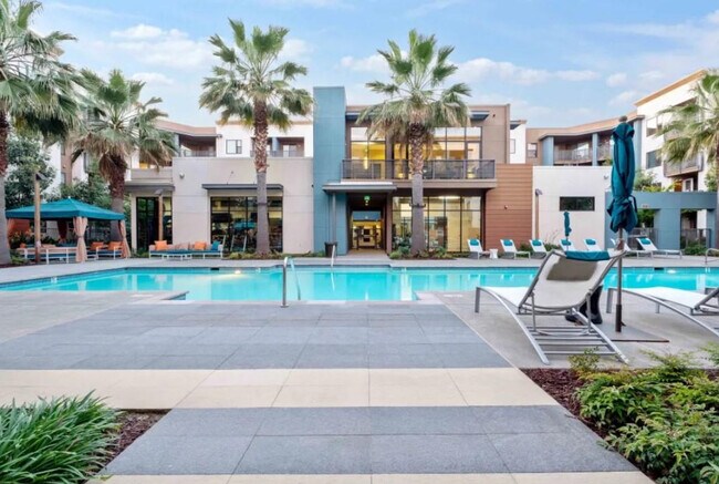 Foto del edificio - 251 Brandon St