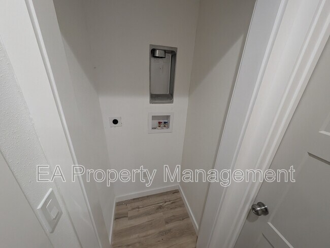 Foto del edificio - 443 Trumbull Ave SE