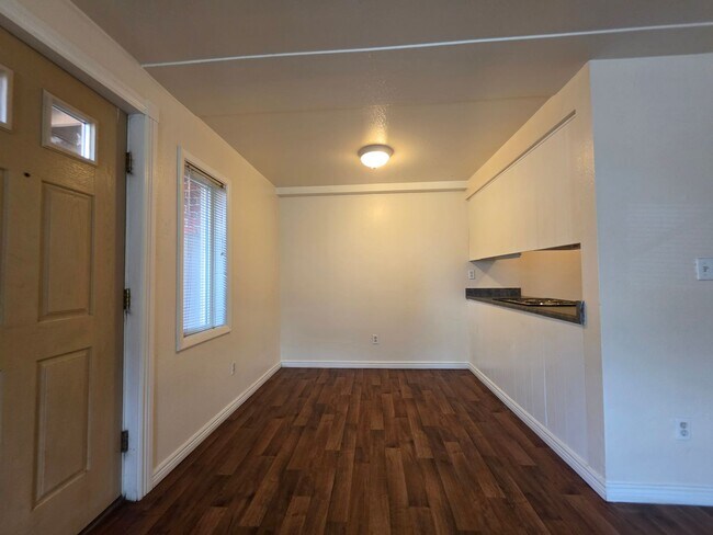 Foto del edificio - 4955 Moorhead Ave