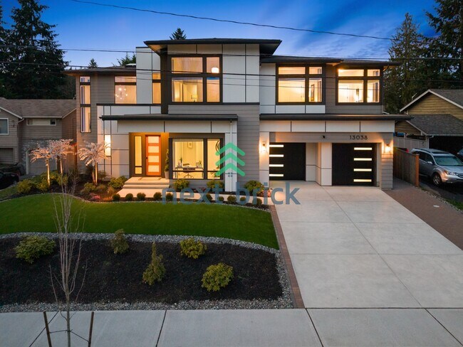 Building Photo - "Stunning 5-Bedroom Kirkland Home with 4.5 Baths and 4,125 Sq Ft of Luxurious Living Space!"