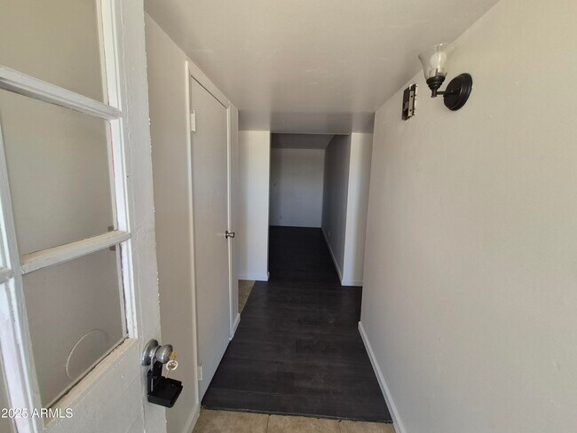 Building Photo - 3945 W Orange Dr