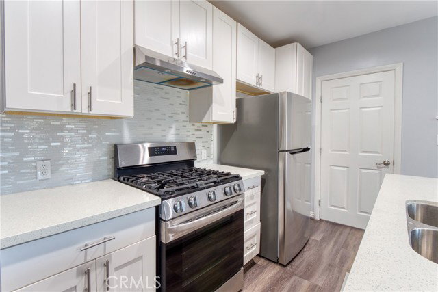 Foto del edificio - 7794 Skyhill Dr