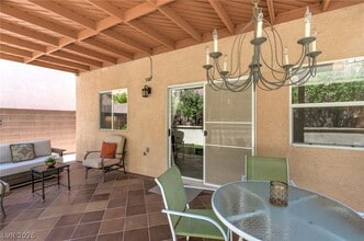 Building Photo - 2025 Shining Feather Ln