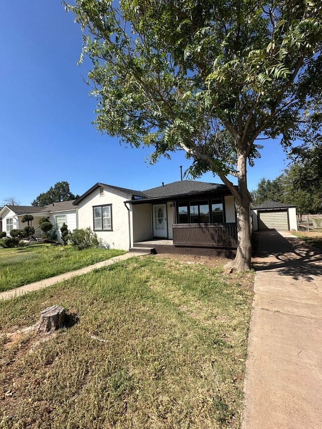 Building Photo - Spacious 3 Bed Home! Convenient Location! HUD Okay!