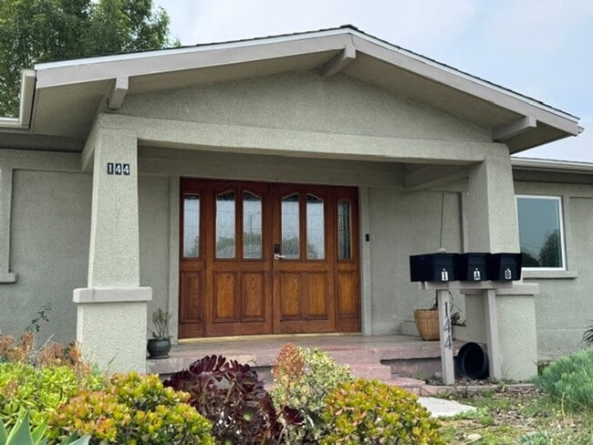 Building Photo - 144 Primrose Ave