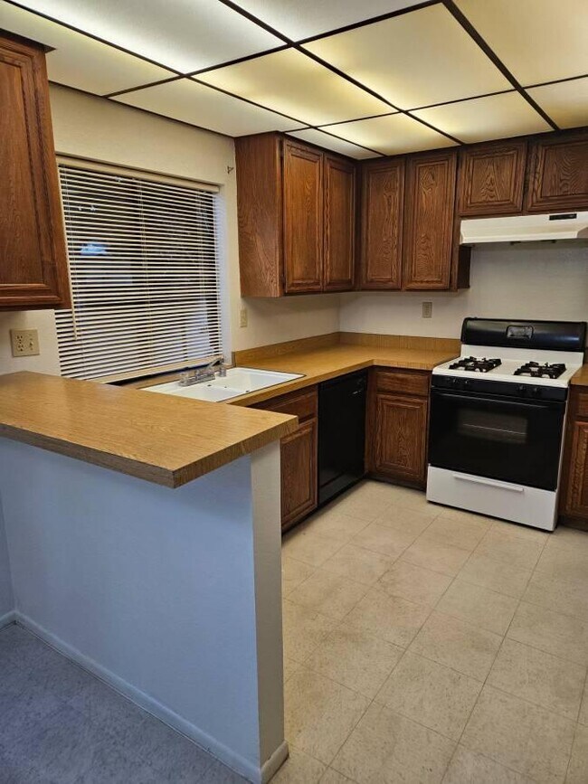 Foto del edificio - 16572 Lorelei Ln