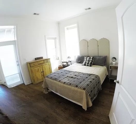 Bed - 1518 W Chicago Ave