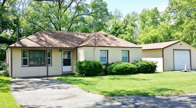 Primary Photo - 39096 N Evergreen Ave
