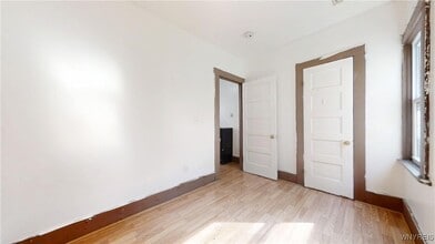 Building Photo - 173 Grote St