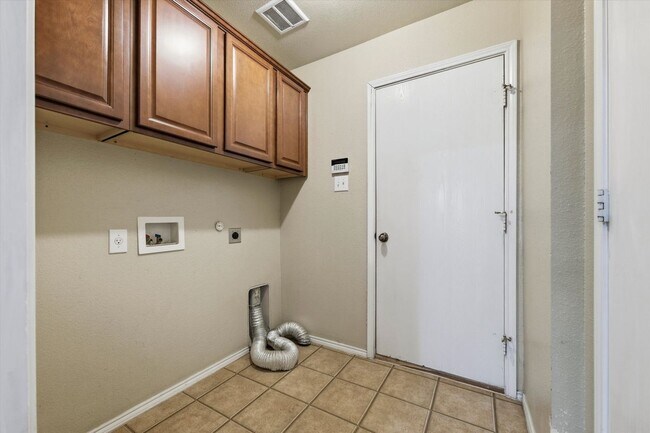 Foto del edificio - 5917 Stone Mountain Rd