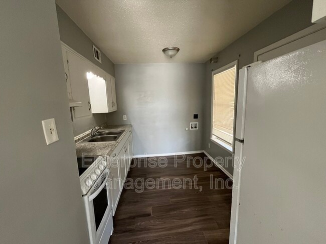 Building Photo - 3969 Southlawn Ave