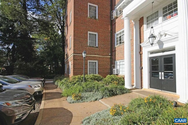 Building Photo - 32 University Cir