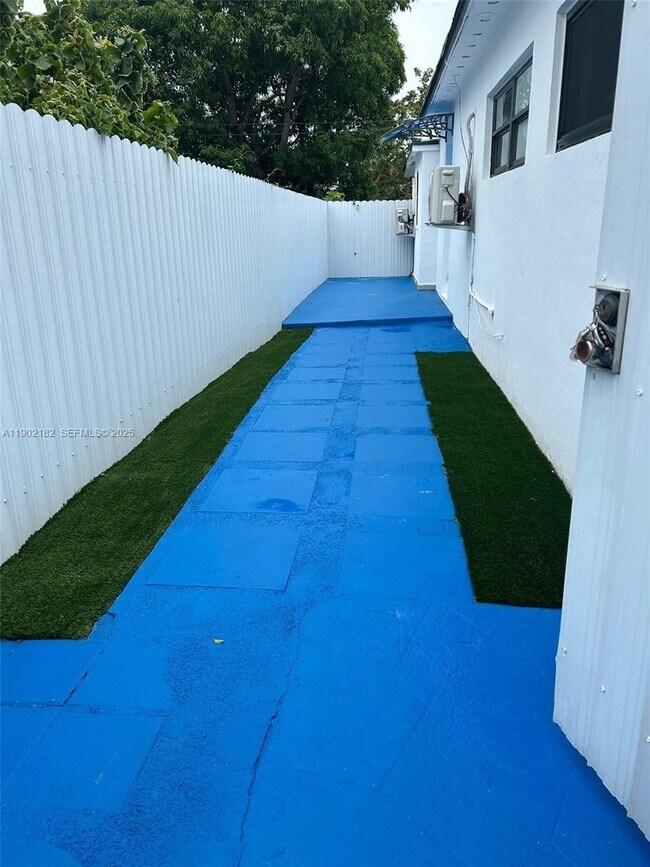 Foto del edificio - 1351 NW 132nd Terrace