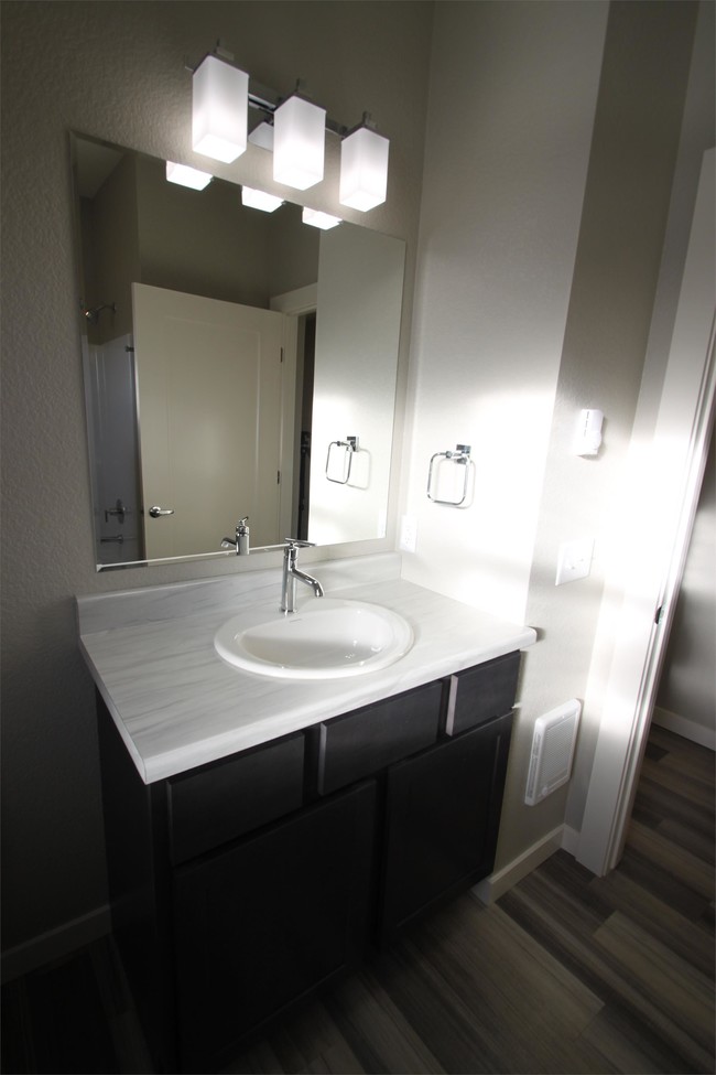 Foto del edificio - 830 Crestmont Way