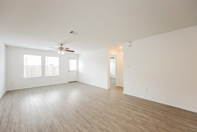 Building Photo - 2415 Lake Hls