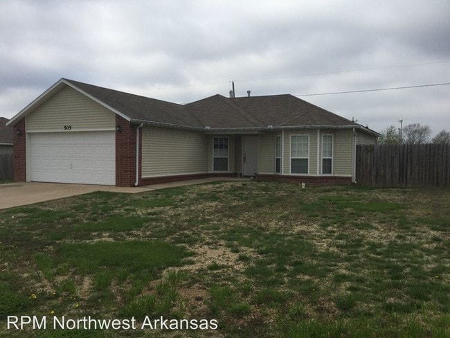 Building Photo - 507 Persimmon St SW