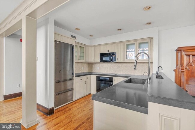 Building Photo - 3849 Terrace St