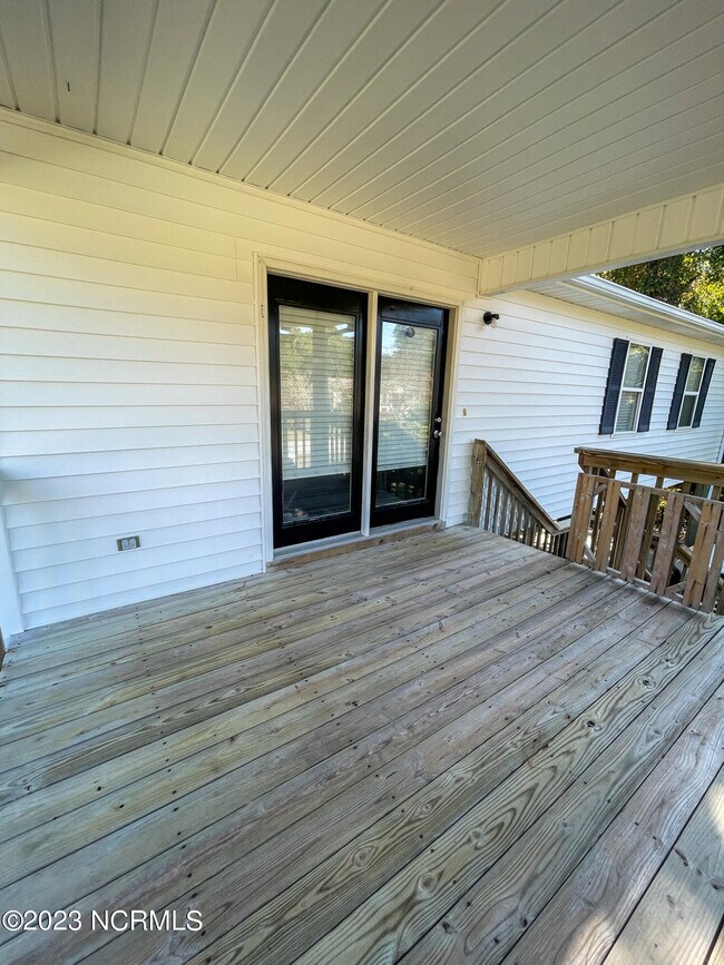Building Photo - 316 Live Oak St