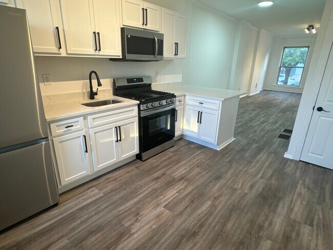Foto del edificio - 419 N Montford Ave