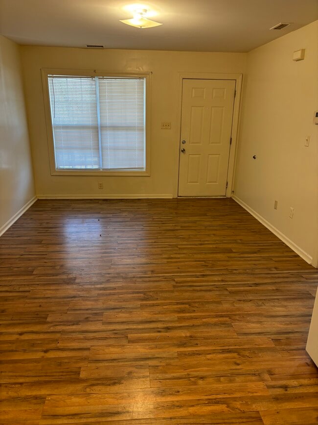 Building Photo - 212 Samaritan Dr