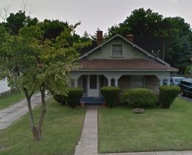 Building Photo - 122 Fairlawn Ave