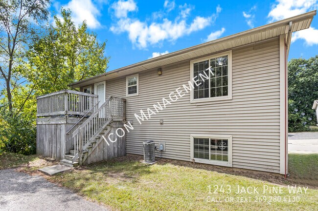 Foto del edificio - 1243 Jack Pine Way