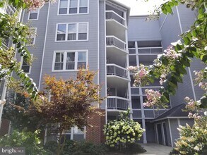 Building Photo - 3178 Summit Square Dr