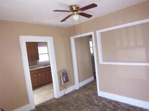 Building Photo - 1105 W Walnut Ave