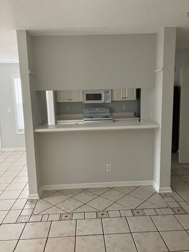 Building Photo - 909 Litchfield Way
