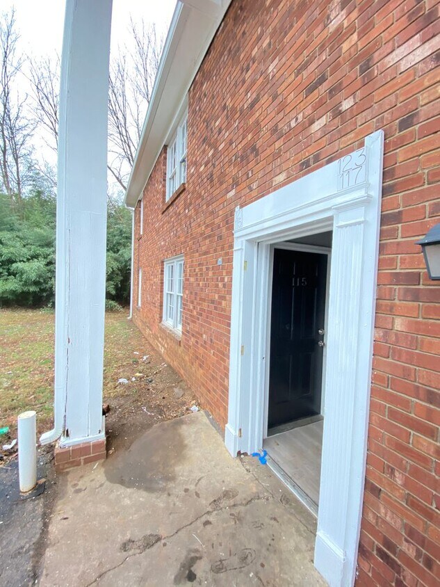 Primary Photo - 2bed/1ba Apt off S Main Kannapolis close t...