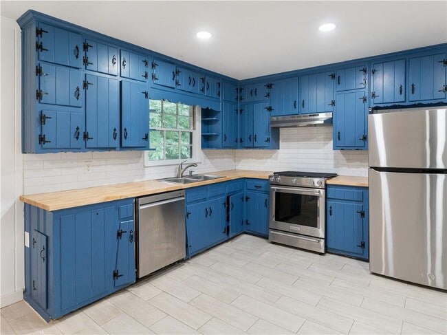Foto del edificio - 1685 Dunwoody Pl NE