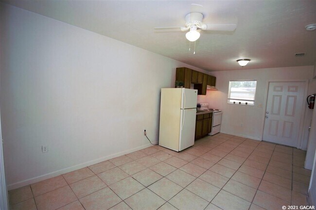 Building Photo - 1410 NW 7th Ave
