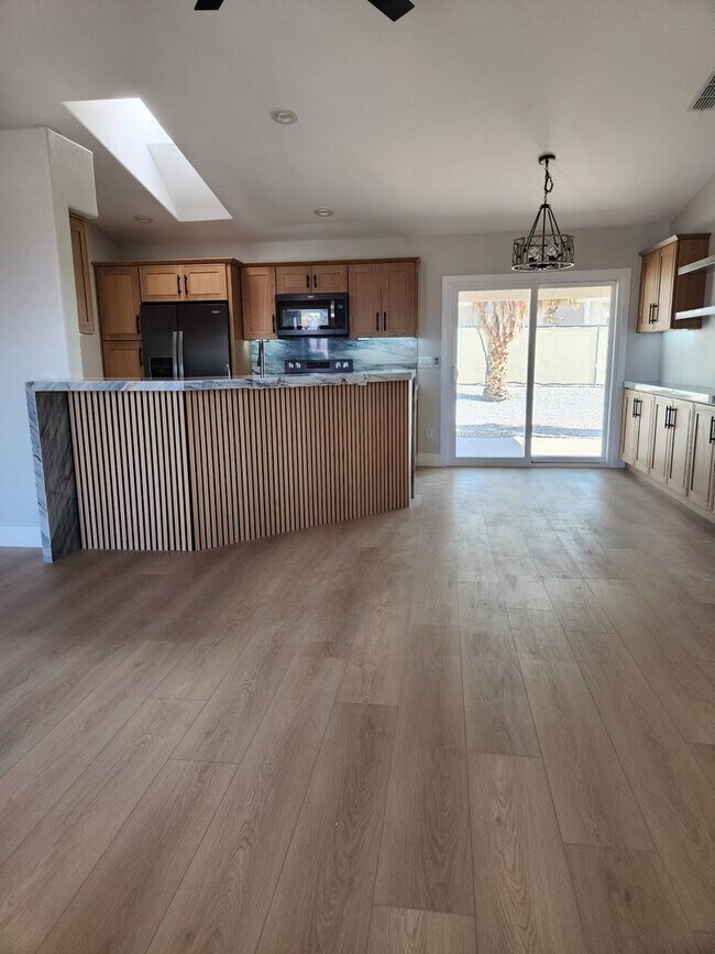 Building Photo - Impeccably Remodeled Long-Term Rental