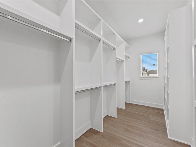 Building Photo - 2592 W Tidwell Rd