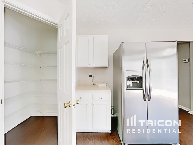 Foto del edificio - 128 Spring Walk Wy