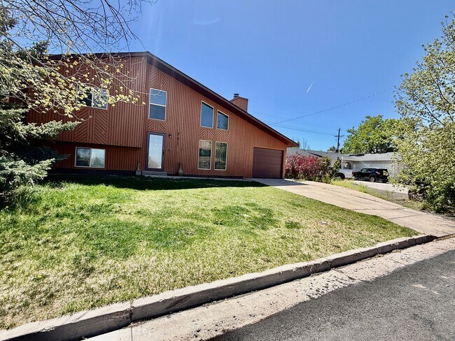 Foto del edificio - Pet-friendly 4-BR Home in Cedar City with Large Yard